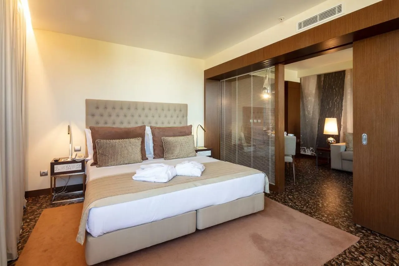 Neya Lisboa Hotel 4*, Lisbon