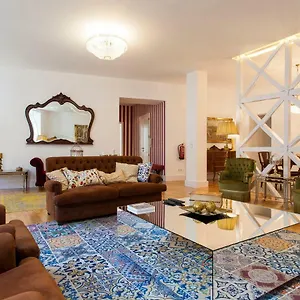 Chiado 4-bedroom Flat Lisbon